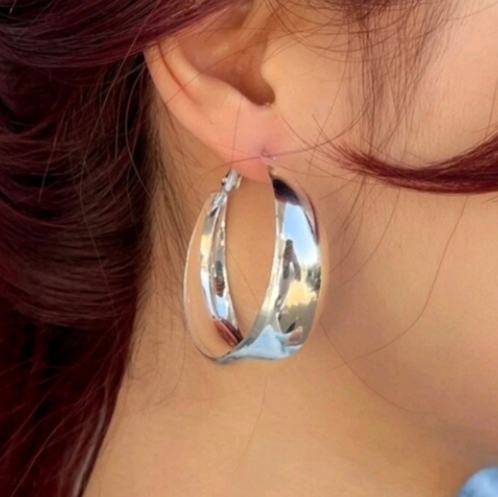 NEW! Silver Plated Minimalist Chunky Wide Graduated Large Hoop Earrings